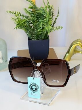 Kleo Women's Brown Gradient Oversized Square Sunglasses - 100% UV